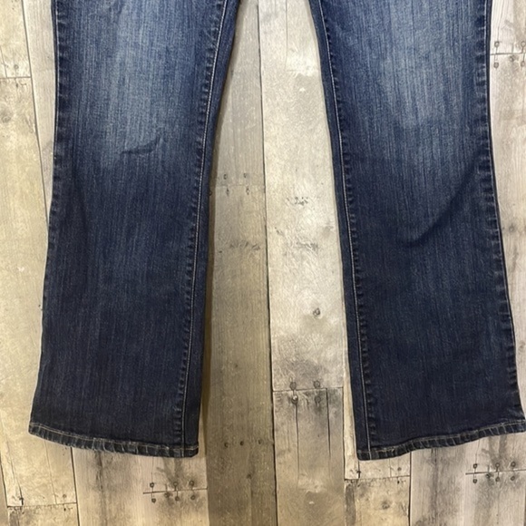 LEVI’S 515 Bootcut. Midrise. Medium wash. Size 16L—W33 L34. Excellent condition - Picture 4 of 12